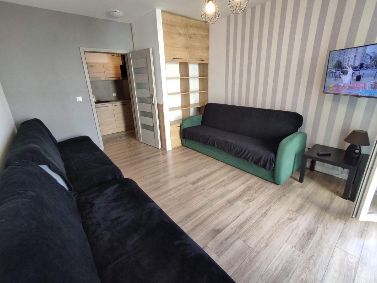1120 Smialego 41 - Tanie Pokoje W Apartamencie - Samodzielne Zameldowanie - Self Check In Poznan Exterior foto