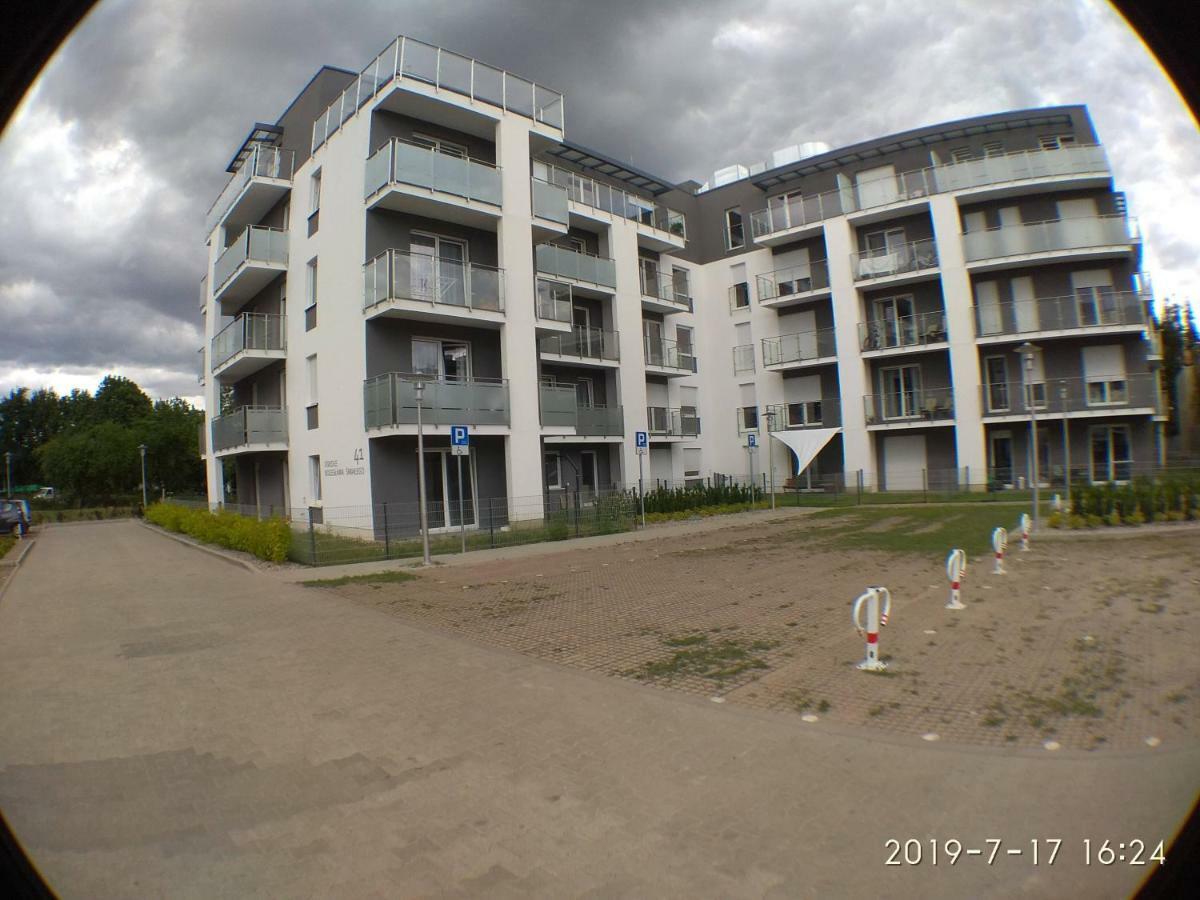 1120 Smialego 41 - Tanie Pokoje W Apartamencie - Samodzielne Zameldowanie - Self Check In Poznan Exterior foto